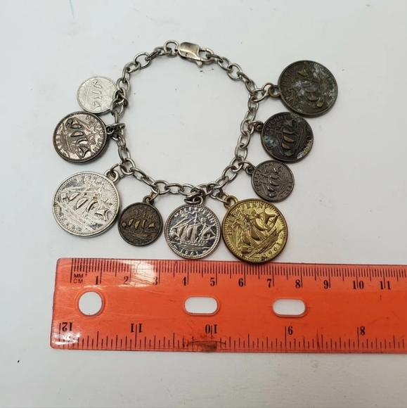 Vintage Queen Elizabeth II 1981 Australia Coin Charm bracelet - Picture 8 of 8